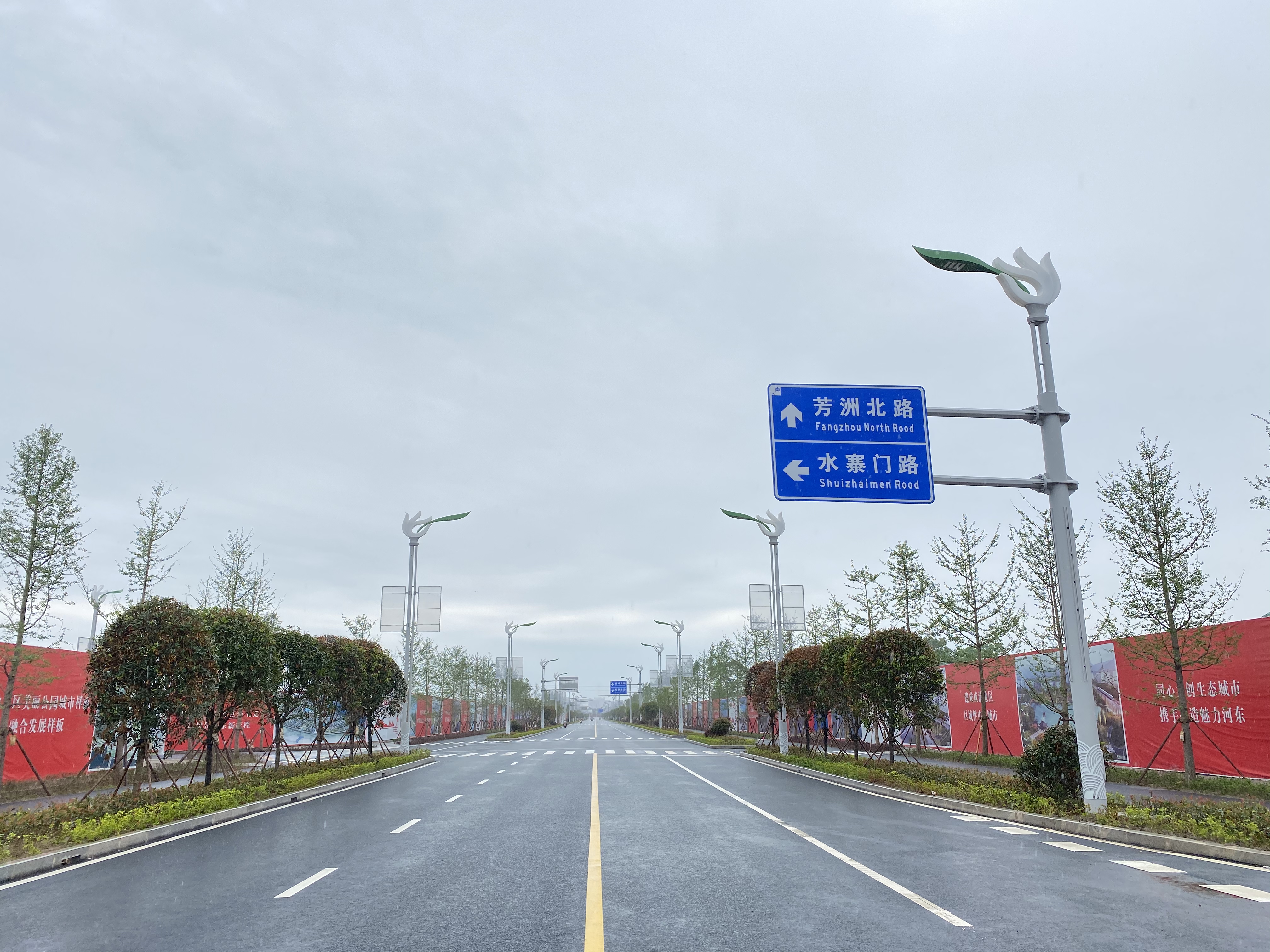 智慧路燈標(biāo)準(zhǔn)答案——遂寧首條多桿合一智慧景觀(guān)路燈示范段！